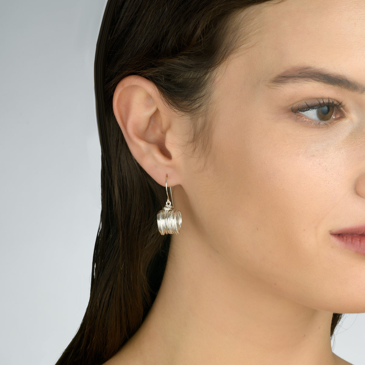 עגילי ספירלי לבן (6078941626549)